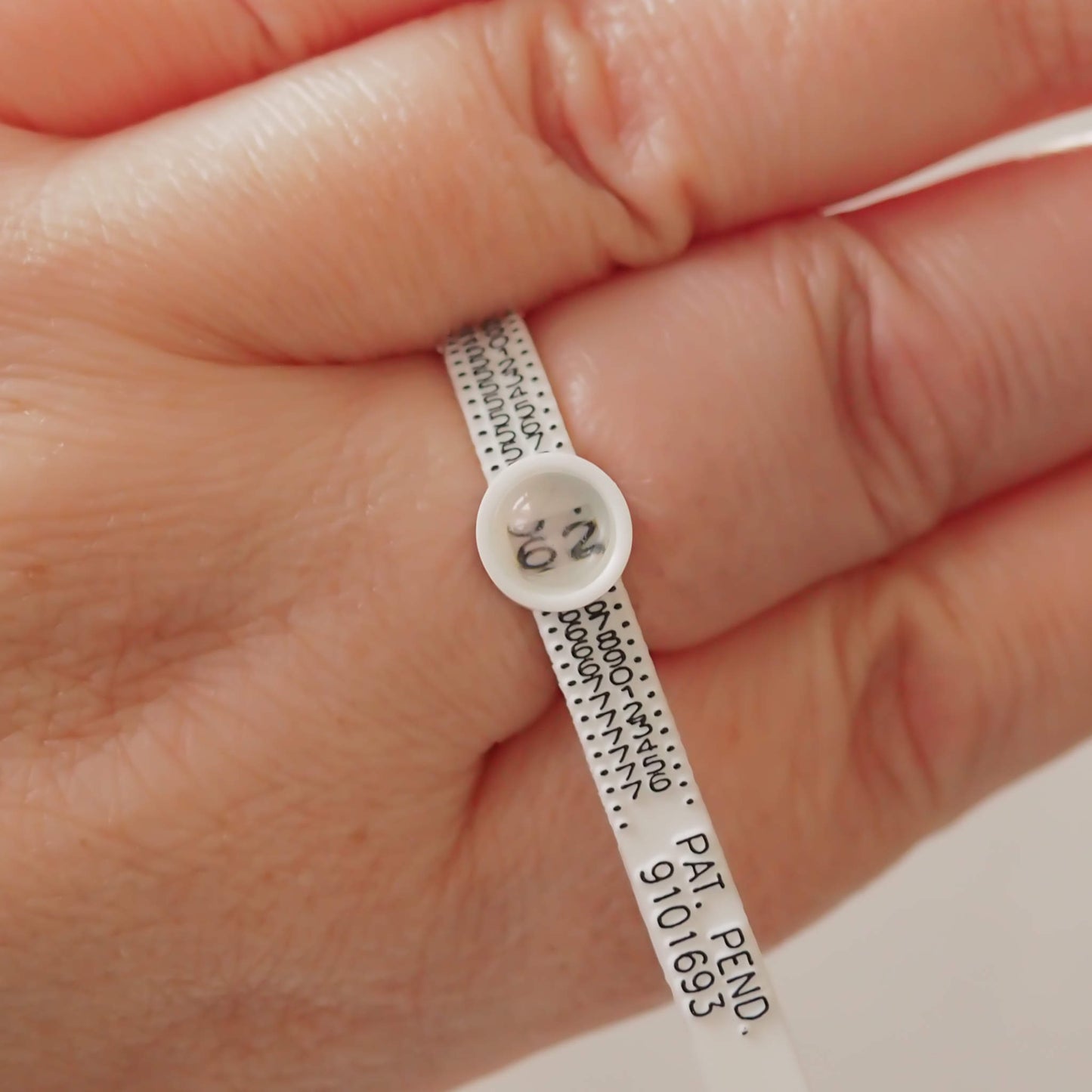 European Ring Sizer, a reusable finger measure with small magnifier to help work out your ring size in the European scales. This uses numbers between 40-76, and is the scale used by European brands such as Swarovski and Pandora