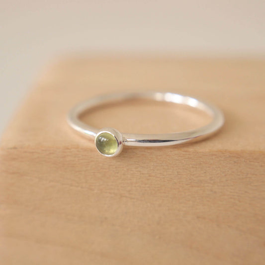 Peridot Ring: Round Band with 3mm Stone
